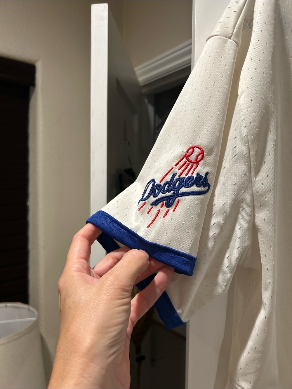 Champion Women’s LA Dodgers Cream & Blue Baseball Crop NWOT - Picture 2 of 5